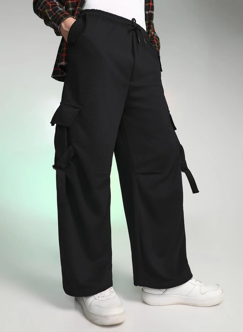كامبوس سوترا Men's Onyx Black Textured Modular Utility Trousers For Casual Wear | Mid-Rise | Regular Fit | Drawstring Closure | Cargo Pants Crafted With Comfort Fit For Everyday Wear